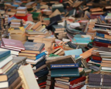 Російську літературу – на макулатуру: у Запоріжжі збирають книжки на допомогу ЗСУ
