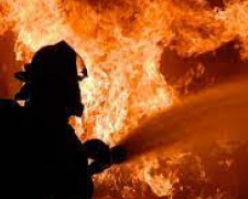 У селі Запорізької області через обстріли загорілася господарча споруда
