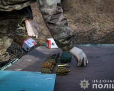 У Запоріжжі на території навчального закладу знайшли пакет з бойовими гранатами - фото, відео
