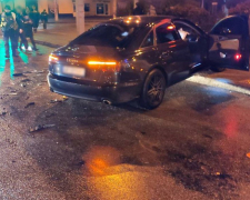 На перехресті в центрі Запоріжжя автівка врізалася у світлофор - подробиці аварії