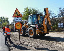 У Запорізькій області ремонтують важливу для ЗСУ дорогу - фото, відео