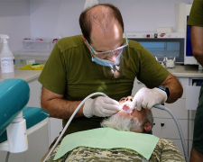 Виїзна стоматологія: для військових на передовій в Запорізькій області створили мобільний кабінет - фото