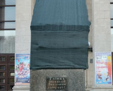 Пам&#039;ятник Глінці у Запоріжжі почали готувати до демонтажу