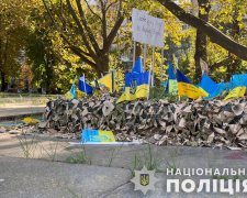 У центрі Запоріжжя вандали пошкодили пам&#039;ятну локацію на честь загиблих воїнів - фото