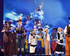 У запорізькій філармонії стартувала новорічна драйвова прем`єра для дітей