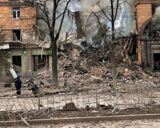 Росіяни вдарили ракетами по багатоповерхівках у центрі Запоріжжя - під завалами знаходяться люди