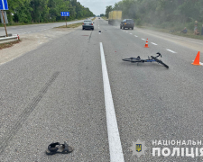 У Запорізькому районі автомобіль збив підлітка на велосипеді – фото