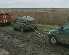 На &quot;Дорозі життя&quot; в Запорізькій області застрягли десятки автівок - фото