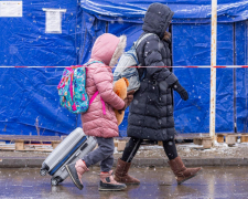В окупованому місті Запорізької області росіяни вигнали з дому жінку з дитиною через навчання в українській школі