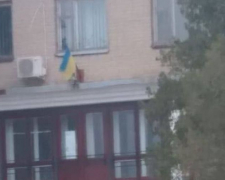 В центрі окупованого села Запорізької області вивісили український прапор - фото