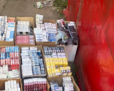 У Запоріжжя знайшли склад із контрафактними цигарками на сотні тисяч гривень (фото)