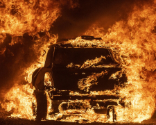 У Мелітополі партизани спалили автівку росіян, поки ті пиячили - подробиці