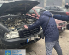 Мешканець Запоріжжя намагався продати автівку, яку привезли із-за кордону для ЗСУ