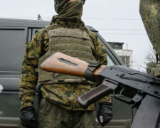 В окупованому місті Запорізької області росіяни розграбували гаражі — забирали автомобілі та інструменти