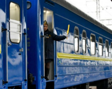 Поїзд Львів-Запоріжжя запізнюється майже на годину