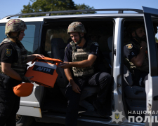 У Запорізькій області понад рік працюють евакуаційні групи поліції - скільки людей вдалося вивезти з-під обстрілів