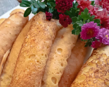 Ідеальний осінній сніданок: незвичайний рецепт солоних гарбузових млинців