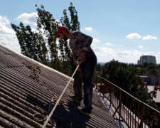 Як у Запоріжжі просувається ремонт будинків, що постраждали від ракетних ударів - фото