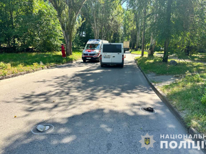 У Запоріжжі під колесами авто загинув 84-річний чоловік – поліція шукає свідків