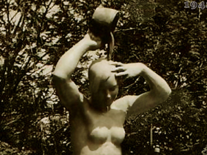Чарівна "купальниця" - фонтан у запорізькому парку прикрашала скульптура таємничої жінки (фото)