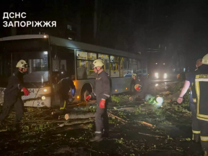 Пошкоджені авто та повалені дерева - які наслідки негоди у Запоріжжі (фото, відео)