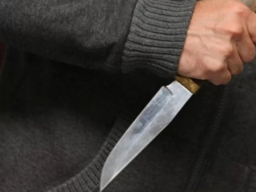 Допомогла тільки психбригада: у Запоріжжі п'яний чоловік з ножем кидався на дружину та поліцейських