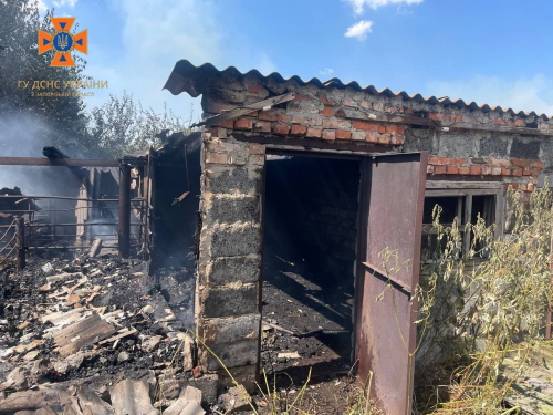 Поранена людина, зруйновані будинки та пожежі - ворог продовжує обстрілювати Запорізьку область
