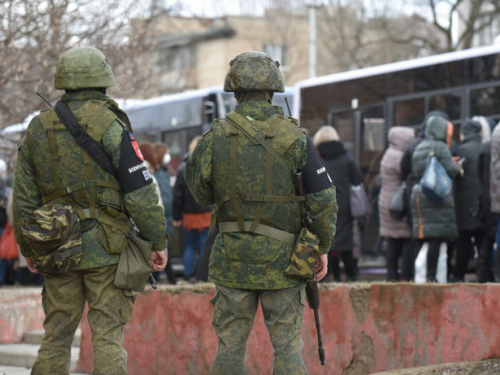 Біженці більше не потрібні: росіяни повертають додому мешканців Запорізької області, яких "евакуювали" в травні