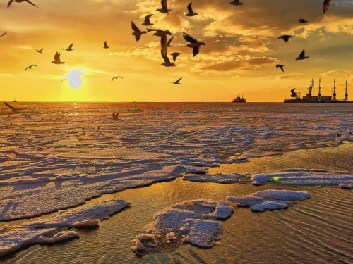 Фотограф из Бердянска показала невероятно красивый закат на Азовском море