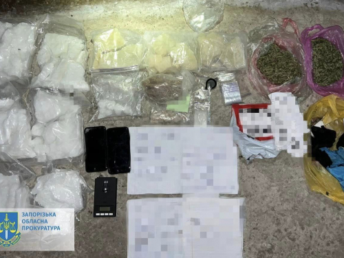 Зберігали у гаражі наркотики вартістю 55 мільйонів гривень: у Запоріжжі затримали групу осіб - фото