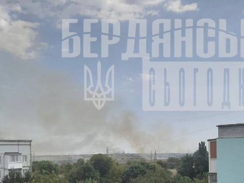 У Бердянську пролунали вибухи – над містом підіймається густий дим (фото, відео)