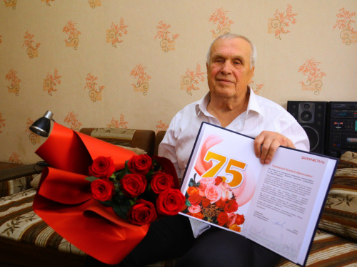 75 років Заслуженому металургу – ветеран з Запоріжжя приймав вітання