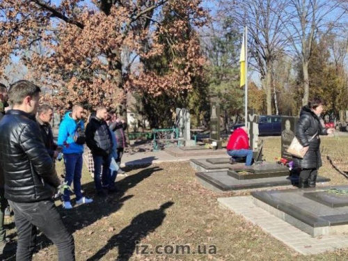 В Запорожье почтили память артиллеристов, погибших под Дебальцево - фото