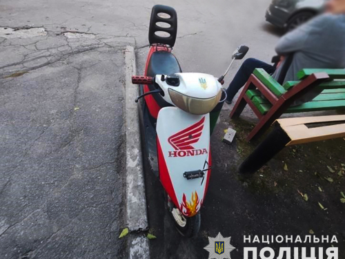 У Запоріжжі крадіжка скутера допомогла розкрити інший злочин 