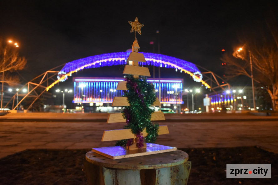 Казка мирних часів – як у Запоріжжі протягом 20 років змінювалася новорічна ялинка (фото)