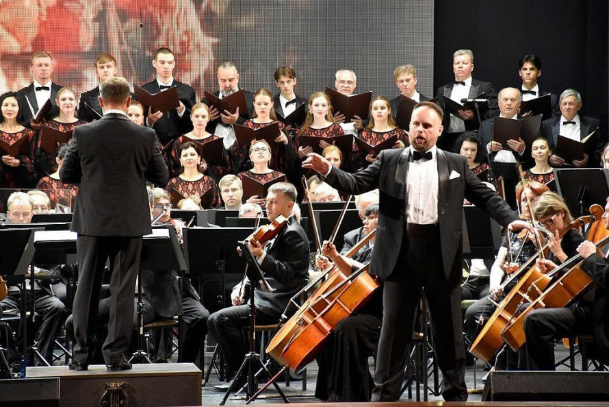 У Запорізькій обласній філармоній потужно відкрили 70-й симфонічний сезон - фото