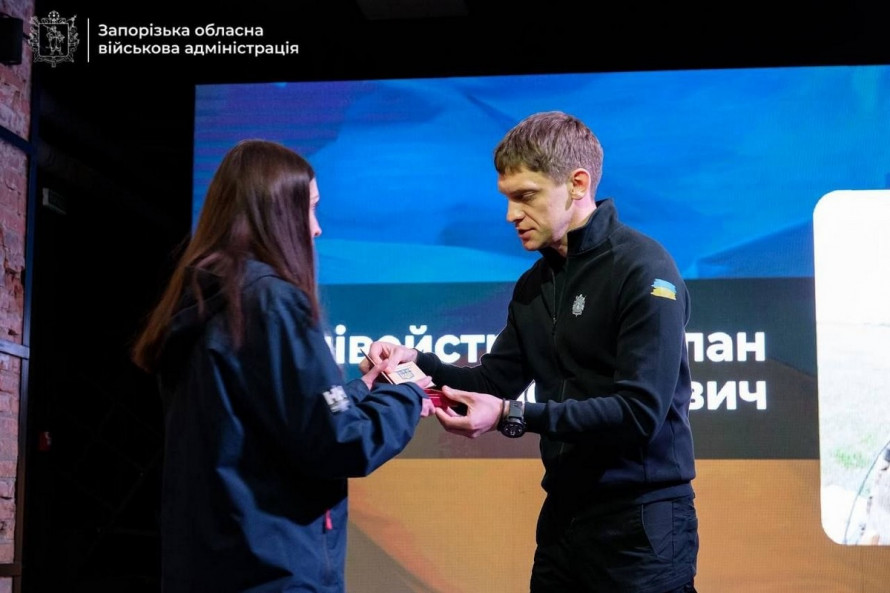У Запоріжжі родинам полеглих Захисників передали нагороди (фото)
