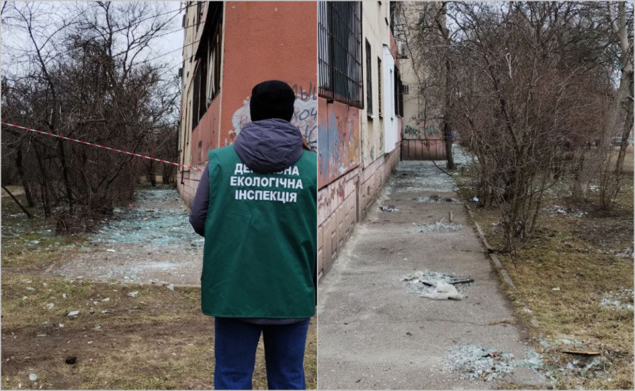Вирви та уламки на землі: в Запоріжжі фахівці екоінспекції обстежили уражені дронами ділянки (фото)