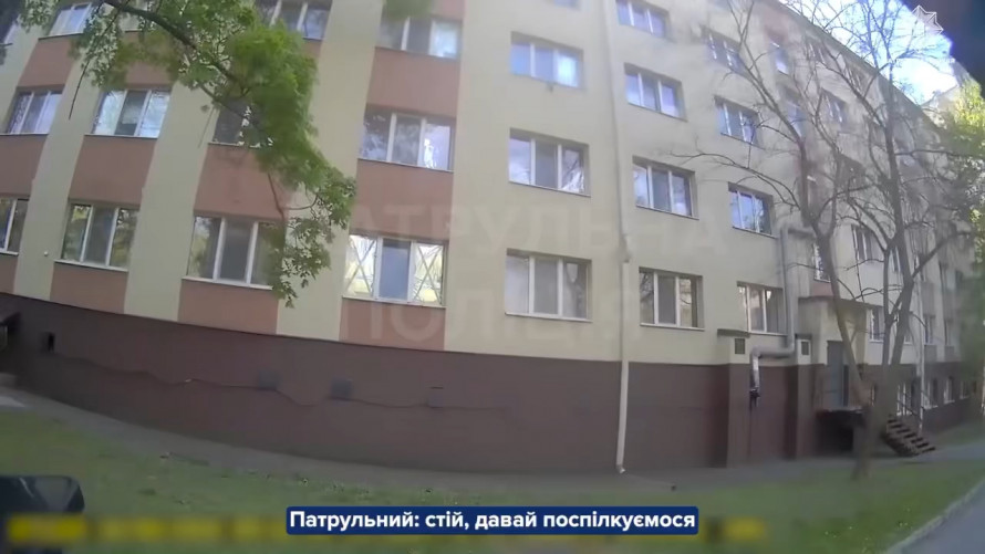 Порізав вени та хотів стрибати з вікна: у Запоріжжі чоловік намагався скоїти самогубство (відео)