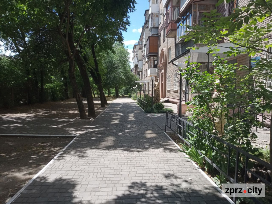 У центрі Запоріжжя стоять скульптури, зроблені дітьми - фото