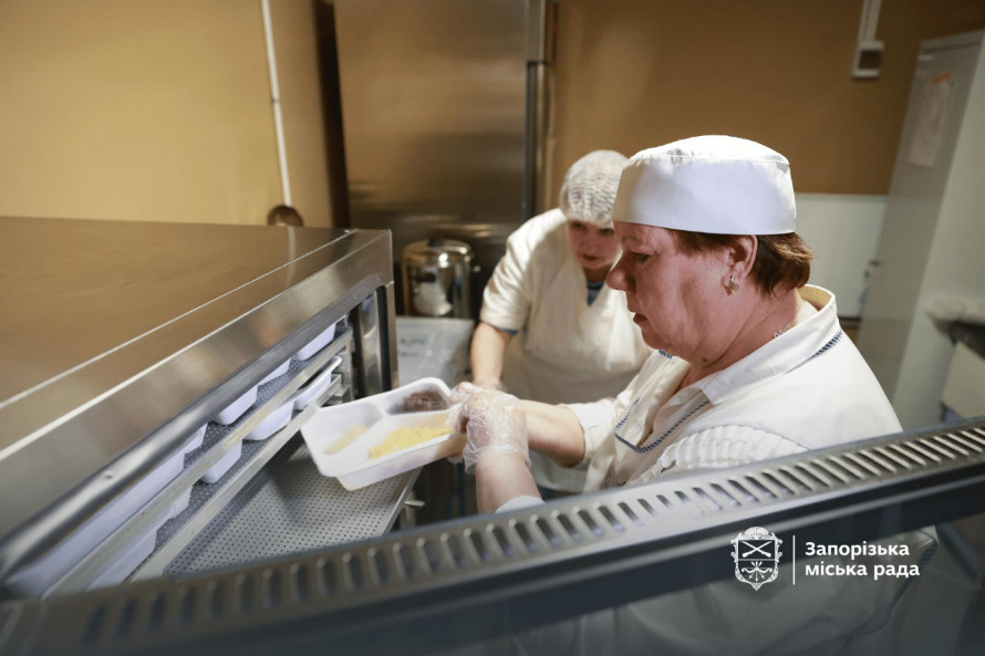 "Діти люблять вермішель і картопляне пюре": як у Запоріжжі та області годують школярів