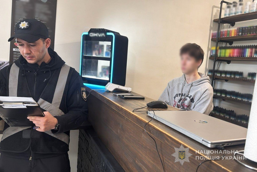 У Запоріжжі викрили «вейп-підпілля»: ділки у нелегальному цеху виробляли електронні сигарети (фото)
