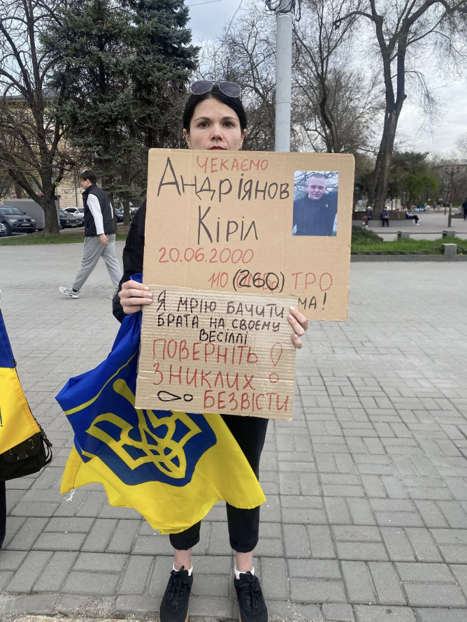 "Мрію побачити брата на своєму весіллі": у Запоріжжі пройшла акція на підтримку військовополонених (фото)