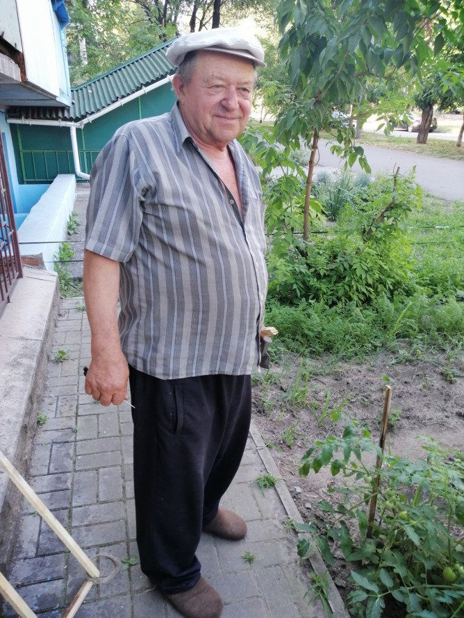 У Запоріжжі переселенець перетворив пустир на квітучий город (фото)