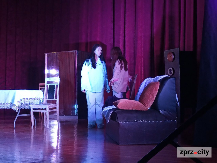 Запорізький театр обрав для показу прем'єри один з віддалених районів міста - фото