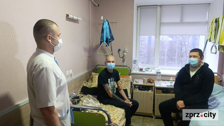 «Діаліз — це важкий шлях»: запорізькі лікарі успішно провели дві унікальні трансплантації нирок (фото)