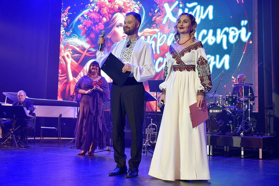 Занурилися в «золоту епоху»: у Запоріжжі українські хіти минулого сторіччя звучали по-сучасному