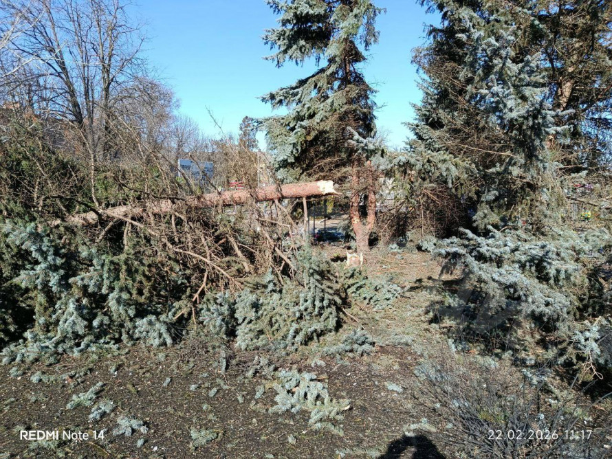 Є загибла та поранена: ворог знову  район - фото наслідків