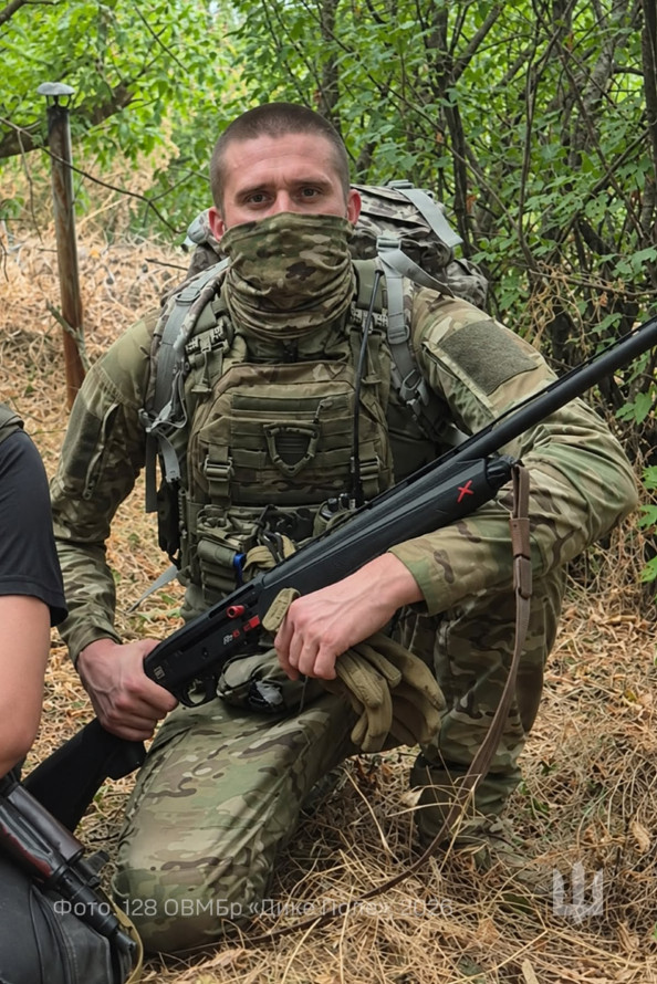 «Падають КАБи — одразу на зв'язок»: як на Запорізькому напрямку воюють батько із сином (фото)
