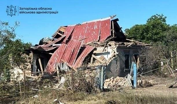 Росіяни вдруге за добу атакували Запоріжжя КАБами: троє поранених, пошкоджені десятки будинків (фото)